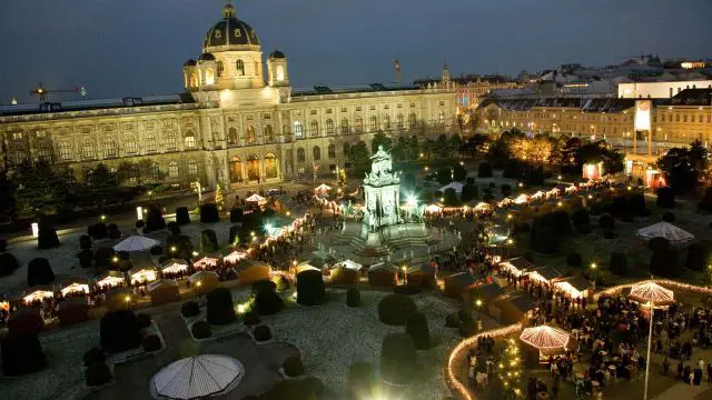 Christmas Market Maria-Theresia-Place Vienna © MAGMAG Events & Promotion GmbH