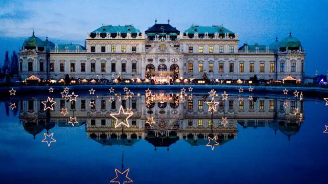 Christmas Market Belvedere View of the Palace Vienna © MAGMAG events & promotion GmbH