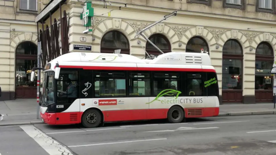 Electric Bus at the Charging Station in Vienna © echonet.at / rv